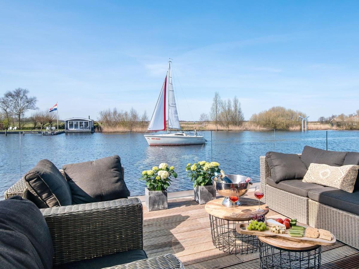 Very Spacious 8-Person Holiday Home In Friesland With Three Bedrooms De Veenhoop 외부 사진